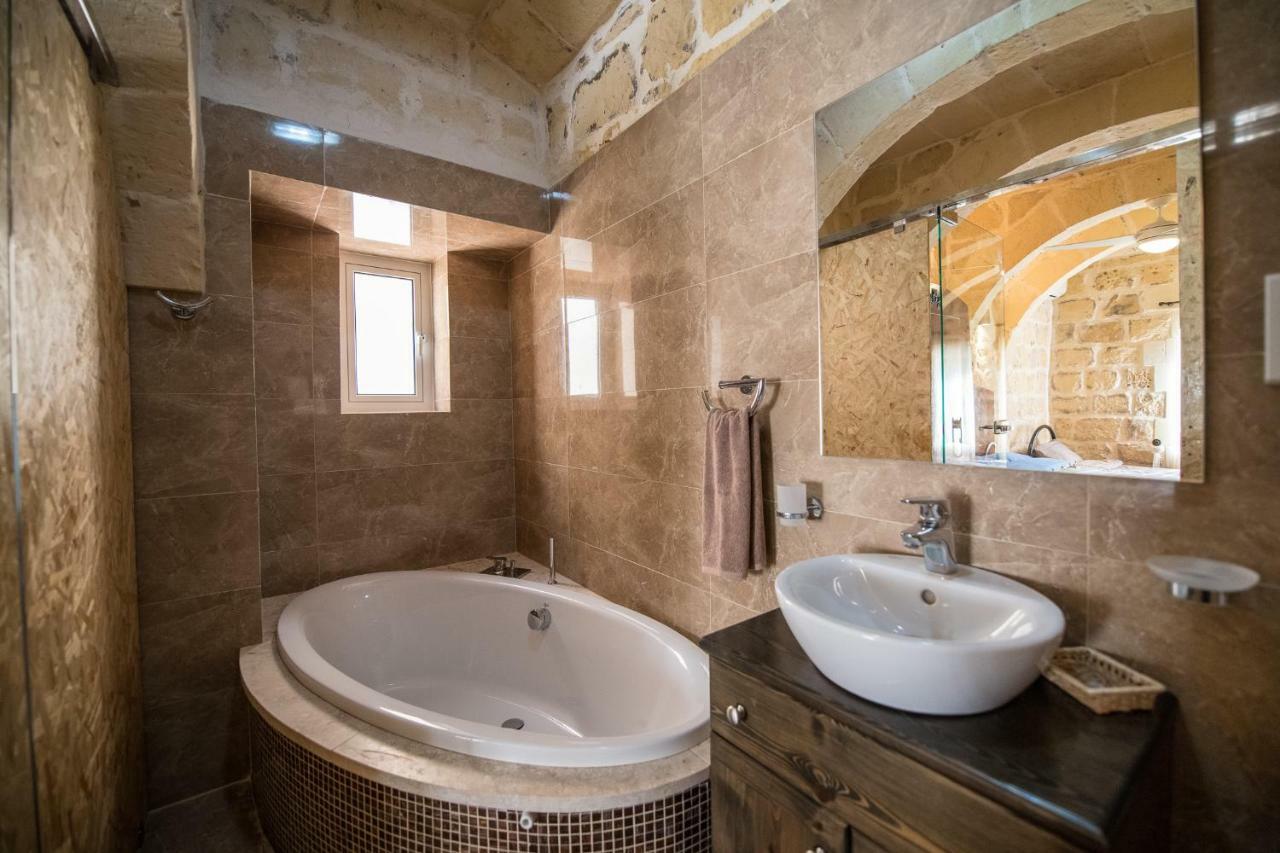 Zeppi'S Luxury Holiday Farmhouse With Private Pool Għarb Exteriör bild